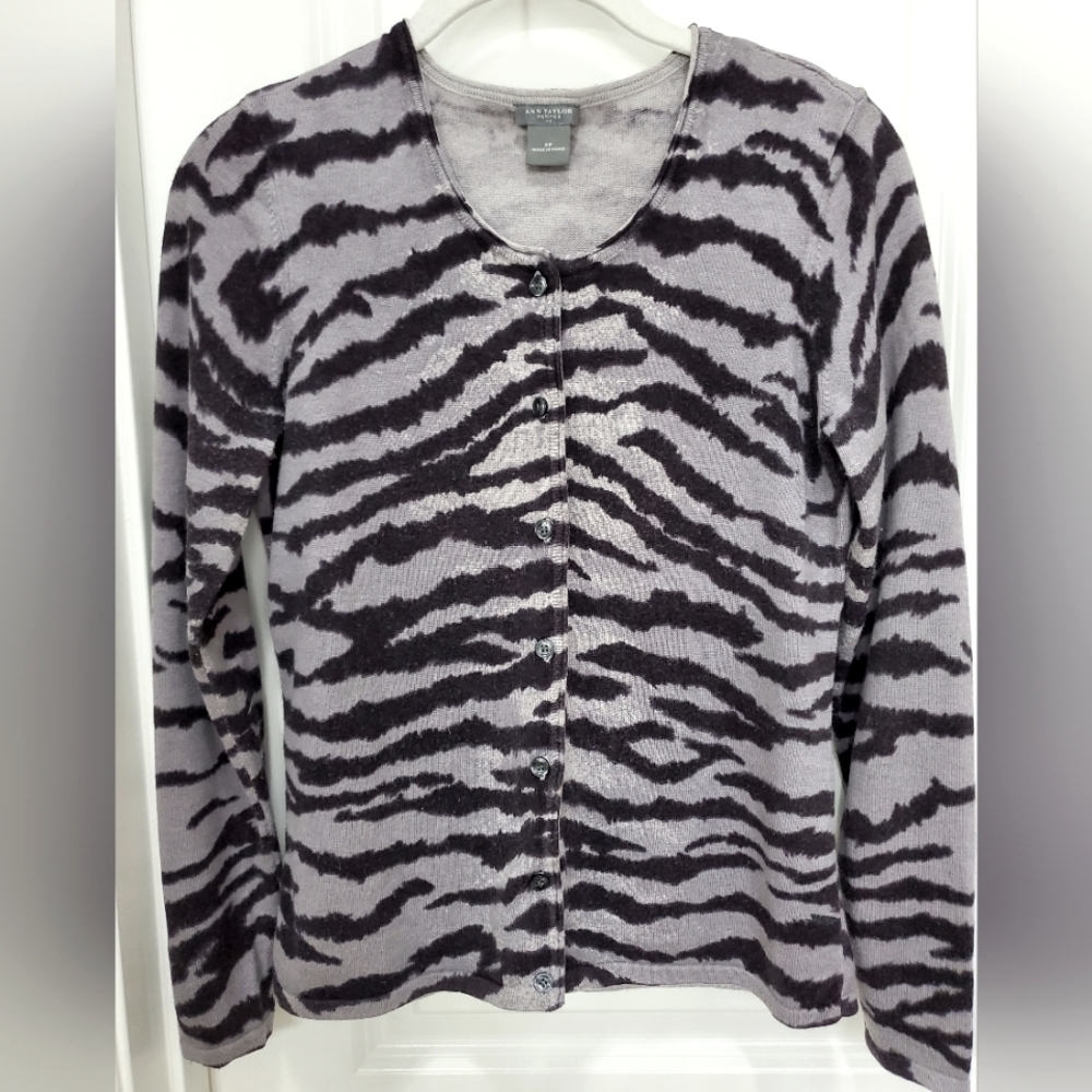 Ann Taylor Black/Gray Tiger Print Cardigan Sweater Size Small Petite.